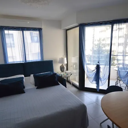Modern 2 Bd Next To Rue Dantibes Cannes