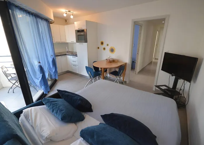 Modern 2 Bd Next To Rue Dantibes * Cannes