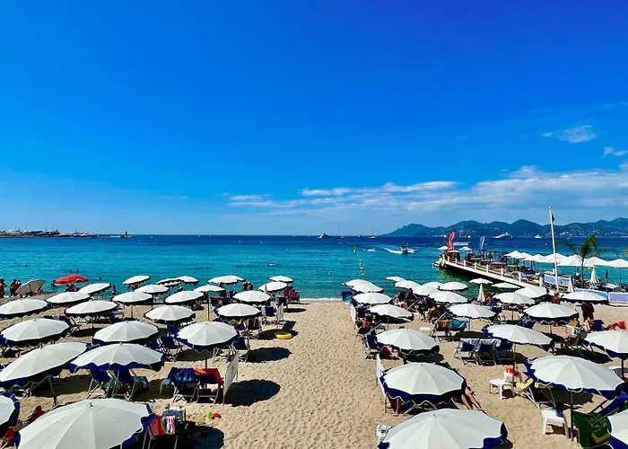 Modern 2 Bd Next To Rue Dantibes Cannes