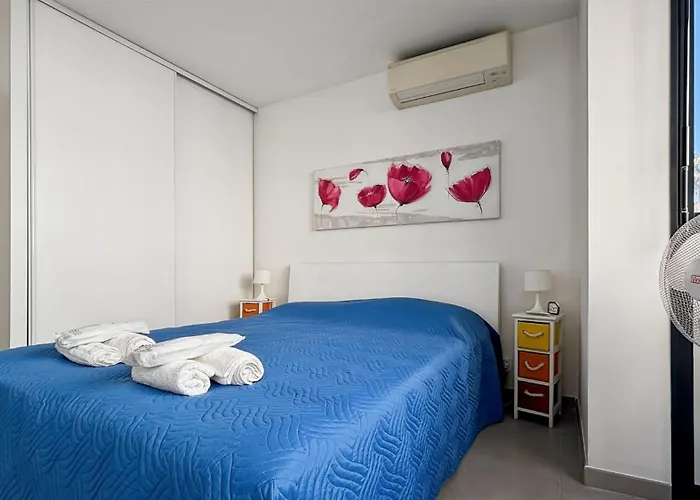 Modern 2 Bd Next To Rue Dantibes Daire
